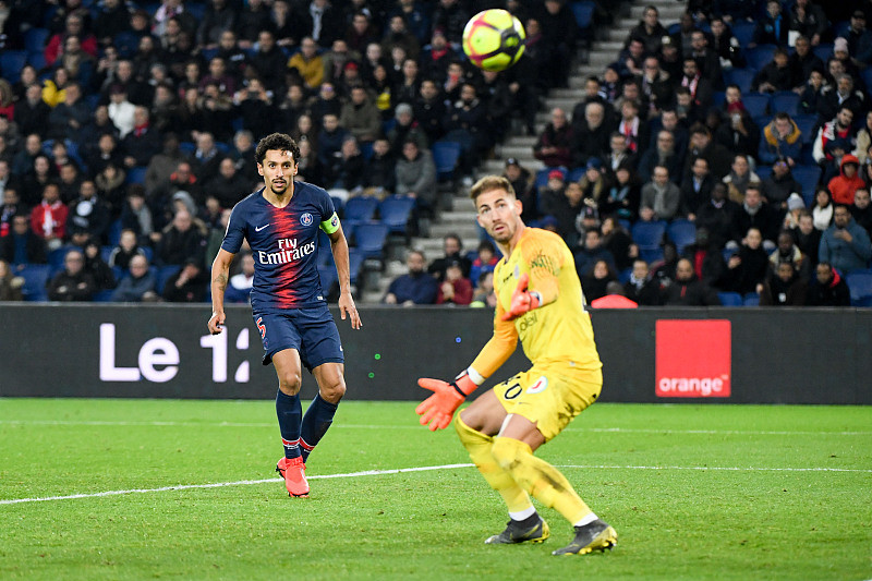 青岛海牛：李霄鹏未与球队告别，近期会根据明年情况与其谈续约（青岛海牛：李霄鹏尚未与球队告别，续约将依据明年形势近期商谈）