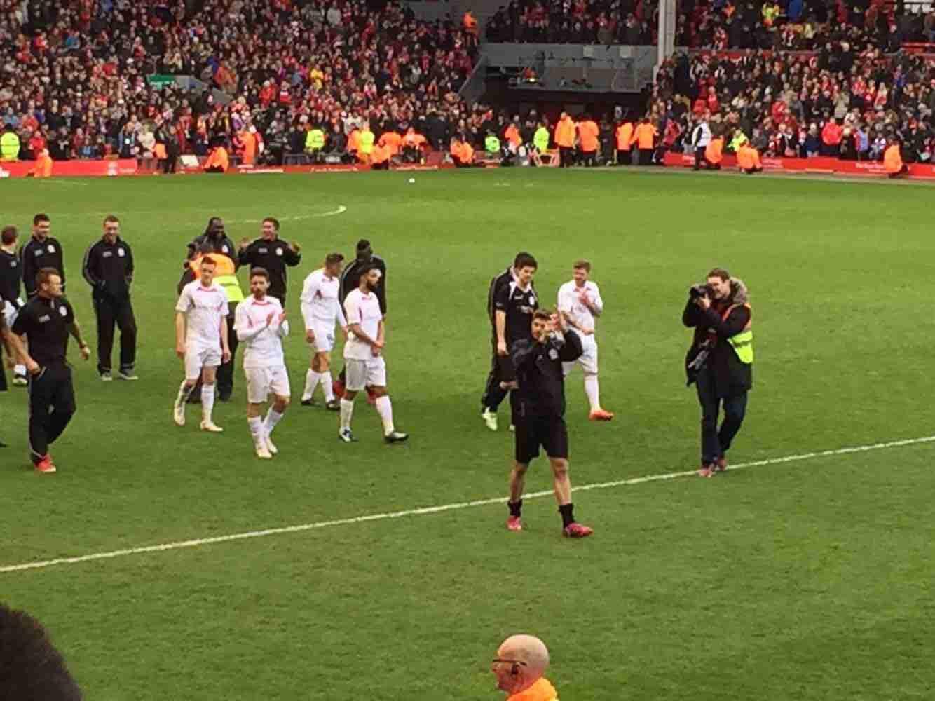 意甲战报：佛罗伦萨遭逆转1-3不敌萨索洛，连续14轮不胜（意甲简讯：佛罗伦萨1-3遭萨索洛翻盘，连续14轮未尝胜绩）