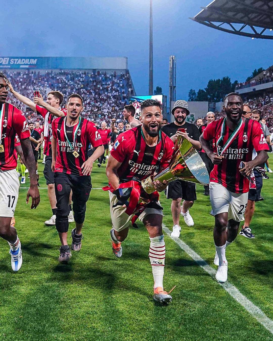 拉波尔塔：梅西回归不确定，但致敬计划已在路上（拉波尔塔：梅西是否回归未定，致敬仪式已在推进）